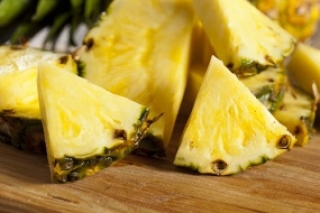 Почему от ананасов дискомфорт во рту?