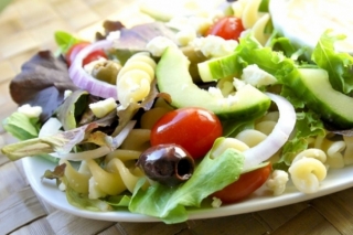Греческий салат со сливочным соусом